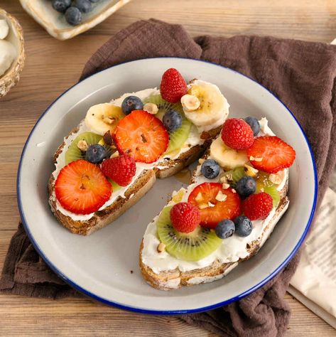 Cream cheese toast with fruit topping Toast With Fruit, Cream Cheese Toast, Fruit Topping, Fruit Toast, Fruit Toppings, Toast Toppings, Cheese Toast, Delicious Cream, Fresh Berries