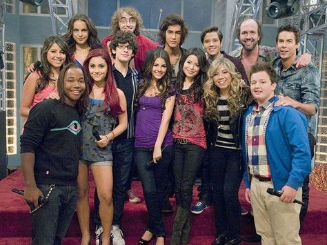 Victorious Hollywood Arts Victorious School, Icarly Victorious, Icarly Cast, Jerry Trainor, Hollywood Arts, Icarly And Victorious, Beck Oliver, Ariana Grande Facts, Victorious Cast