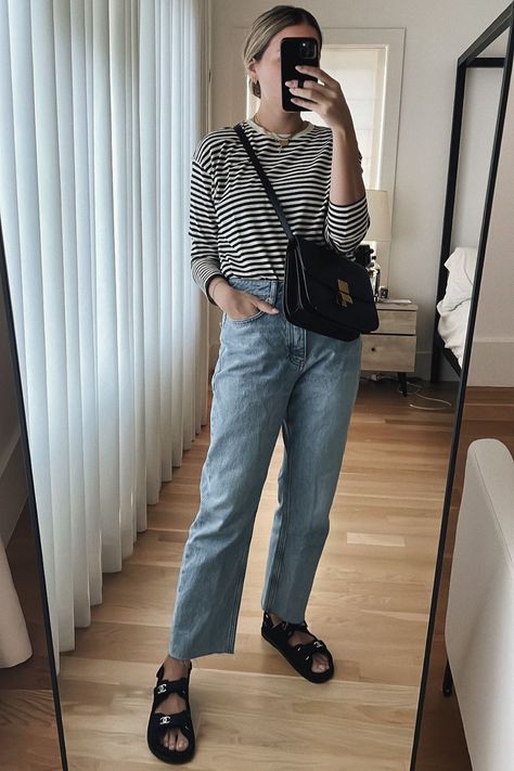 Stripped T Shirt Outfit Women, Black Striped Tshirt Outfits, Black And White Striped Tee Outfit, Black And White Tshirt Outfit, Stripped Tshirt Outfits Women, Black And White Striped T Shirt Outfit, Black And White Top Outfit, Black White Striped Shirt Outfit, Long Sleeve Striped Shirt Outfit