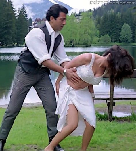 Karisma Kapoor and sunny deol in a movie #karismakapoor Sunny Deol, Karishma Kapoor, Karisma Kapoor, National Film Awards, Hot Romance, Kareena Kapoor, Film Awards, Bollywood Actress, Women's Fashion