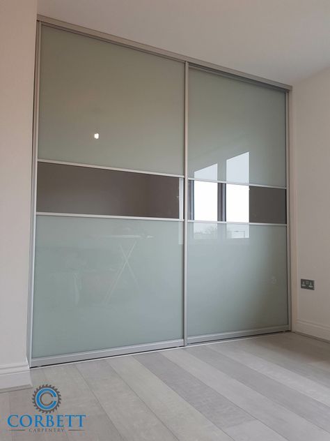 Wardrobe Colour Ideas, Aristo Wardrobe, Slider Wardrobe Design, Organization Wardrobe, Sliding Wardrobe Design, Wardrobe Colour, Wardrobe Laminate Design, Built In Wardrobes, Sliding Door Wardrobe Designs