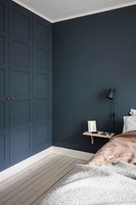 Bedroom All One Color, Hauge Blue Bedroom, Deep Blue Room Ideas, Deep Blue Bedroom Wall, Dark Bedroom Feature Wall, Blue Bedroom Feature Wall, Two Color Bedroom Walls, All Blue Bedroom, Blue Wall Interior Design