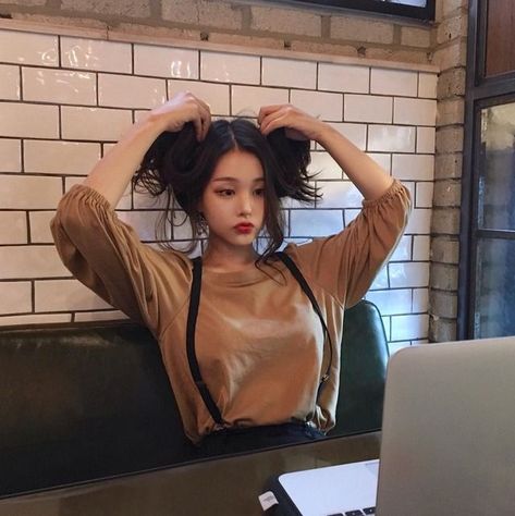 #wattpad #fanfiction I will be posting social media ideas , requests are open .  I don't take requests such as husband and wife but if you really want it I will give it to you . Kore Ulzzang, Costume Noir, 얼짱 소녀, Grunge Vintage, Mode Kpop, Uzzlang Girl, Fete Anime, Korean Hairstyle