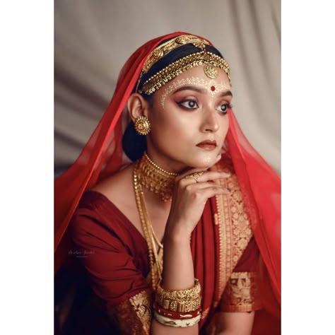 Modern Bengali Bride, Simple Bengali Bridal Look, Bride Images, Bengali Bridal Makeup, Bridal Makeup Images, Engagement Hairstyles, Bengali Bride, Bengali Wedding, Indian Bridal Dress