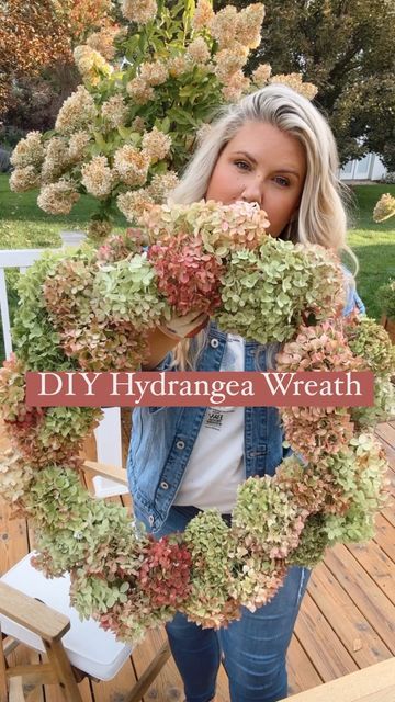 Skye Hamilton • Home & Garden • Hydrangea Queen on Instagram: "Hydrangea Wreaths are such an easy DIY project. Many people use dried hydrangeas, but I found that if you clip the blooms in the papery stage, you can assemble the wreath and let it dry on the frame. Here’s what you’ll need * Hydrangea blooms in the papery stage * Grapevine wreath * Hair spray Step 1. Gather your blooms Step 2. Weave your blooms into the grapevine wreath Step 3. Let dry 5-7 days then spray all over with hairspray to Dry Hydrangeas Decor, How To Make A Hydrangea Wreath, Hydrangea Wreaths For Front Door Diy, Hydrangea Fall Wreath, Dried Hydrangeas Wreath, Decorating With Hydrangeas, Dried Hydrangeas Decor Ideas, Dried Hydrangeas Centerpiece, Dry Hydrangea Arrangements