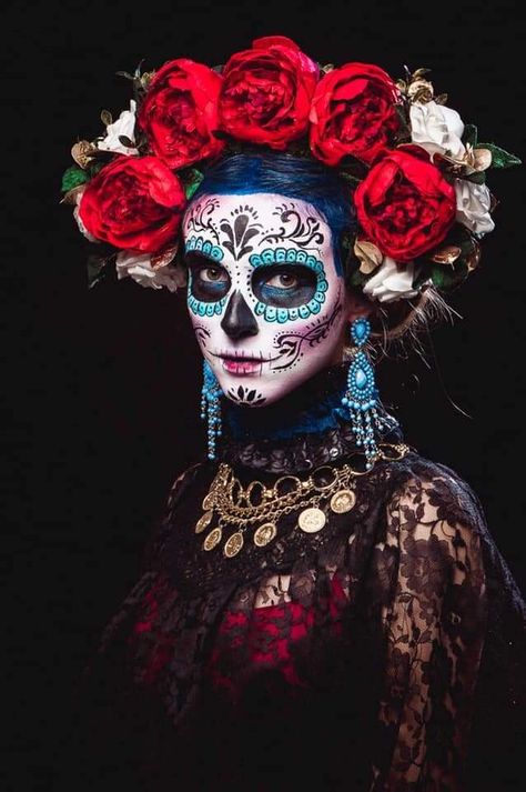 Inicio / Twitter Female Skull Art, Sugarskulls Makeup, Day Of Dead Costume, Catrina Costume, Catrina Makeup, Muertos Makeup, Halloween Makeup Sugar Skull, Dead Costume, Fantasy Make-up