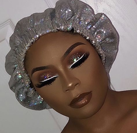 Makeup Ideas With Silver, Full Glam Makeup Looks Black Women Glitter, Makeup Looks Black, Make Up Ideas For Prom, Prom Make Up Ideas, Birthday Eye Makeup, Black And Silver Makeup Looks, White Makeup Ideas, Birthday Glam Makeup