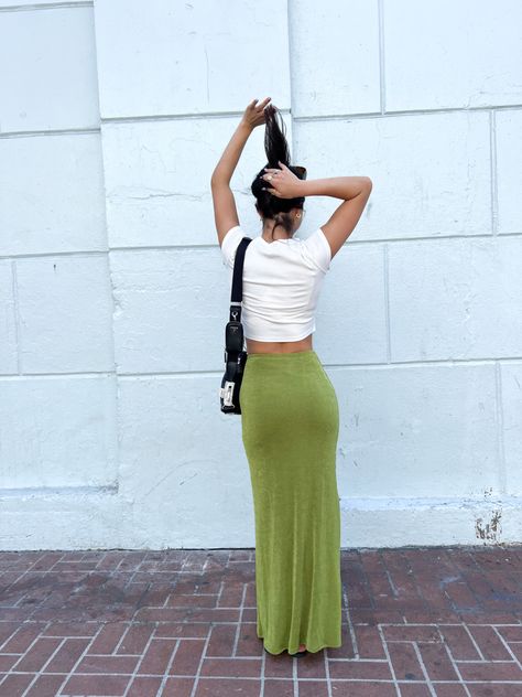 Back Of Outfit Pose, Black Woman Easter Church Outfit, Mystic Archetype Outfit, Supper Outfits, Bodycon Maxi Skirt Outfit, Tight Long Skirt Outfits, Long Fitted Skirt Outfits, Green Long Skirt Outfit, Long Tight Skirt Outfits