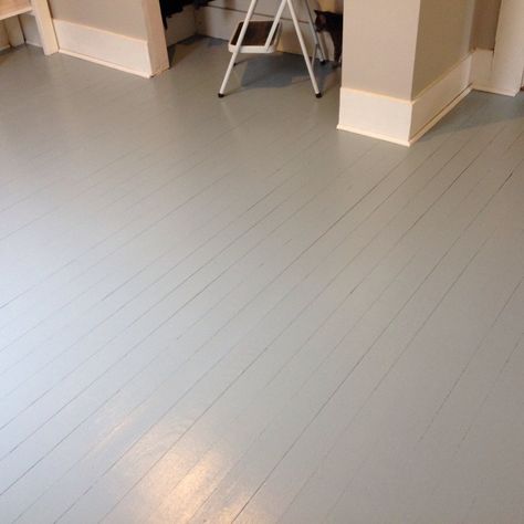 Painting a wood floor. How to get the best application/look. Flooring Hacks, Grey Painted Floor, Unfinished Wood Floors, Farmhouse Floors, Grey Wooden Floor, Painted Wooden Floors, Painted Hardwood Floors, Best Wood Flooring, Refinish Wood Floors