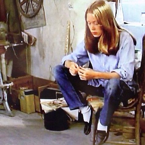 Holly Sargis (Sissy Spacek) / Badland by Terrence Malick Skirts And Loafers, Boys School Uniform Shorts, Terrence Malick, Young Outfit, Americana Style, Classic Americana, Americana Fashion, Full Skirts, Tomboy Fashion