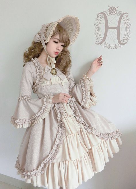 Op Dress, Classic Lolita, Old Fashion Dresses, Victorian Dolls, Doll Vintage, Hogwarts School, Harajuku Fashion, Lolita Dress, Gothic Lolita