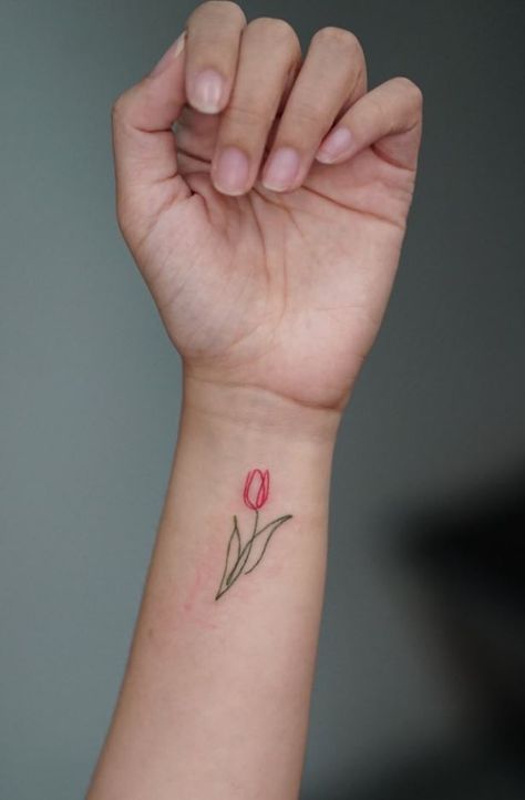 Pink Tulips Tattoo, Colored Tulip Tattoo, Pink Tulip Tattoo, Red Tulip Tattoo, Minimalist Tulip Tattoo, Small Tulip Tattoo, Amsterdam Tattoo Ideas, Tulip Flower Tattoo, Fine Line Tulip Tattoo