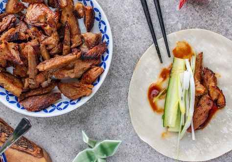 Mock Duck Recipe, Vegan Duck, Mock Duck, Peking Duck Recipe, Family Vegetarian Meals, Duck Pancakes, Crispy Duck, Duck Recipe, Popular Dishes