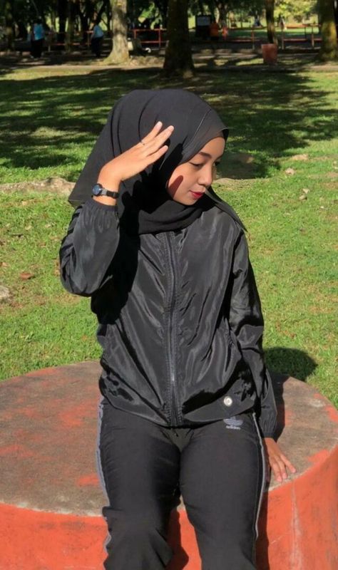 Logo Proton Perempuan, Proton Perempuan, Logo Proton Awek, Awek Rempit, Awek Malaysia, Awek Melayu, Foto Cewek Hijab Aesthetic, Female Celebrity Crush, Track Leggings