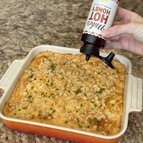 Garnishing the top of a Nashville hot chicken dip. Nashville Chicken Dip, Hot Honey Chicken Dip, Hot Honey Dip, Nashville Hot Chicken Dip, Spicy Chicken Dip, Hot Chicken Dip, Nashville Chicken, Buffalo Chicken Dip Easy, Chicken Dip Recipe