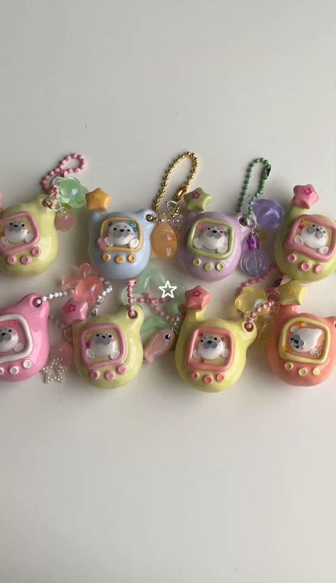 Tamagotchi Charm, Kawaii Tamagotchi, Sanrio Charms, Clay Keychain, Japan Kawaii, Tanah Liat, Clay Diy Projects, Fun Arts And Crafts, Clay Crafts Air Dry