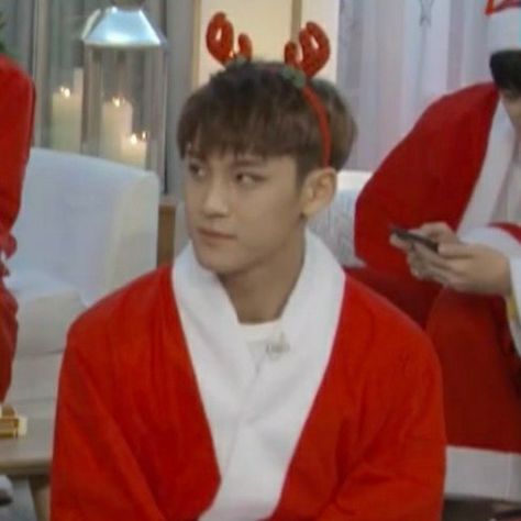 Mingyu Christmas Icon, Seventeen Christmas Icon, Mingyu Christmas, Svt Christmas, Seventeen Christmas, Pop Christmas, Christmas Aesthetics, Christmas Memes, Kim Mingyu