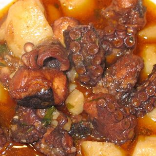 Peppers in Paradise: Portuguese Octopus Stew Portuguese Octopus, Octopus Stew, Portuguese Soup, Octopus Recipes, Calamari Recipes, Yummy Seafood, The Octopus, Mediterranean Cuisine, Seafood Dinner