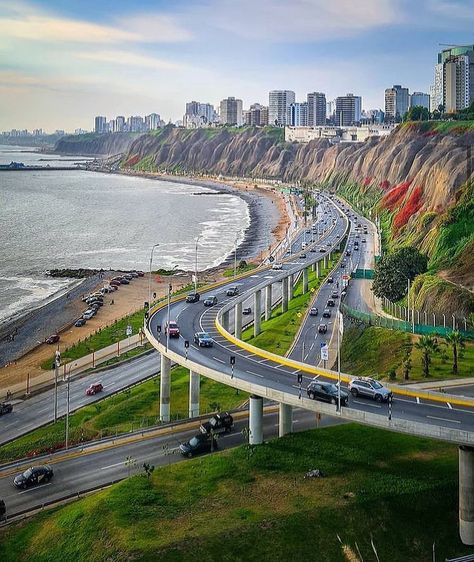 Machu Picchu & Cusco Tours🦙 on Instagram: “📍Una increíble vista del circuito de playas de la Costa verde 🌊 Photo by @julikepe #PeruDestinations #Southamerica” Costa Verde Lima, Spanish Conquistador, Dry Desert, Colonial Architecture, Modern City, Machu Picchu, Capital City, South America, Peru