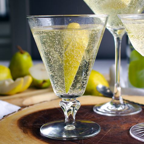 French Pear Martini, Pear Martini Recipe, Elderflower Liquor, Watermelon Margaritas, Pear Martini, Pear Vodka, Martini Recipe, Homemade Marinara, Boozy Drinks