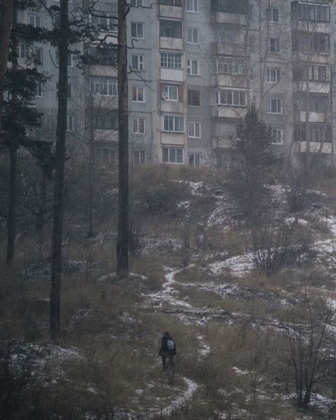 Federico Italiano on X: "This is a photo that I particularly appreciate, for the dynamics of the figure ascending the snow-sprinkled hill, the verticality of the conifers perpendicular to the horizon of reiterative balconies like a giant wave of concrete https://t.co/oNwBU89bd3" / X Apocalypse Aesthetic, Rasy Koni, Europe Aesthetic, Winter Aesthetic, City Aesthetic, End Of The World, Eastern Europe, Abandoned Places, Dark Aesthetic