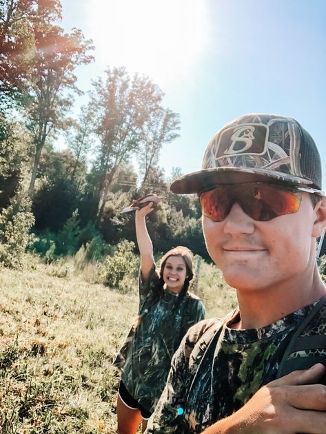 Hunting With Boyfriend, Couple Hunting Pictures, Hunting Relationship Goals, Couples Hunting, Hunting Boyfriend, Farmer Boyfriend, Fishing Boyfriend, Hunting Couples, Country Boyfriend Gifts