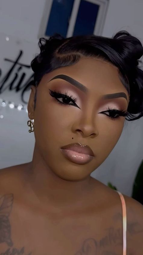 Birthday Makeup For Black Women, Smokey Eye Glam, Glam Makeup Black Women, Soft Glam Makeup Black Women, Pink Makeup Look, Black Bridal Makeup, Face Cake, Birthday Makeup Looks, Face Beat Makeup