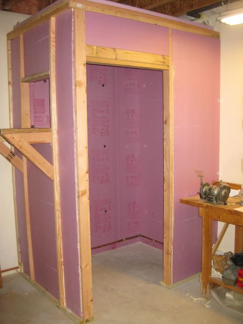 Diy walk in cooler Basement Cold Storage Room, Diy Walk In Refrigerator, Walk In Freezer Diy, Garage Prepper Storage, How To Build A Cold Room Food Storage, Diy Cold Room Food Storage, Basement Root Cellar Ideas, Diy Walk In Cooler How To Build, Food Storage Cellar