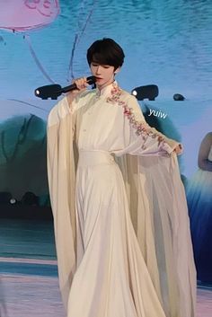 Hanbok Men, Types Of Outerwear, Chinese Men's Clothing, Hanbok Male, Mens Fashion Aesthetic, Male Hanfu, Men's Winter Fashion, Hanfu Male, Hanfu Men