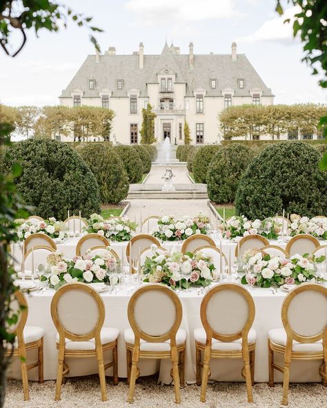 We are so looking forward to being back at Oheka Castle this October 🍂 Photography: @hopehelmuthweddings​​​​​​​​​​​​​​​​ design, production + florals: @jannabrowndesignco​​​​​​​​​​​​​​​​ bridal boutique: @alexiasbridal​​​​​​​​​​​​​​​​ beauty: @beautybyamybeth_ gown: @reemacra​​​​​​​​​​​​​​​​ paper artist: @thevintageinkwell . . . . . #ohekacastle #ohekacastlewedding #ohekacastleweddings #nycweddingphotographer #nyweddingphotographer #longislandweddingphotographer #hamptonsweddingphotograph... Oheka Castle Wedding, October Photography, Oheka Castle, Hamptons Wedding, Modern Couple, Ny Wedding, Castle Wedding, Paper Artist, Bridal Boutique