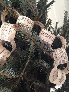 Sheet Music Crafts, Vintage Christmas Tree Decorations, Paper Chain, Christmas Tree Decorations Diy, Music Paper, Christmas Tree Garland, Paper Garland, Kwanzaa, Victorian Christmas