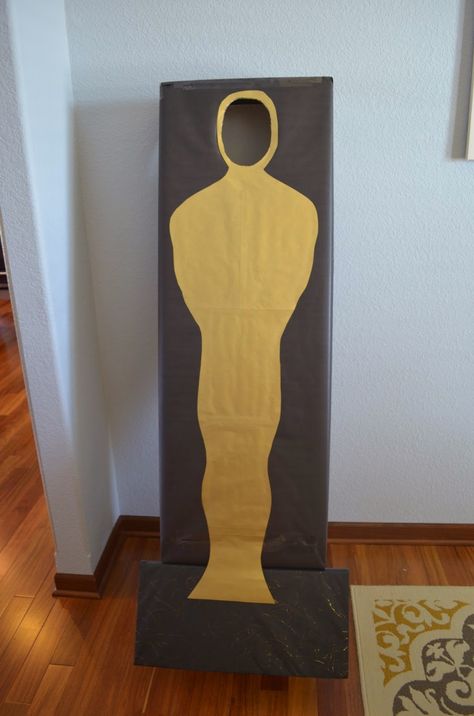 Oscar Statue, Oscars Theme Party, Deco Cinema, Academy Awards Party, Hollywood Birthday, Hollywood Night, Hollywood Party Theme, Red Carpet Party, Movie Themed Party