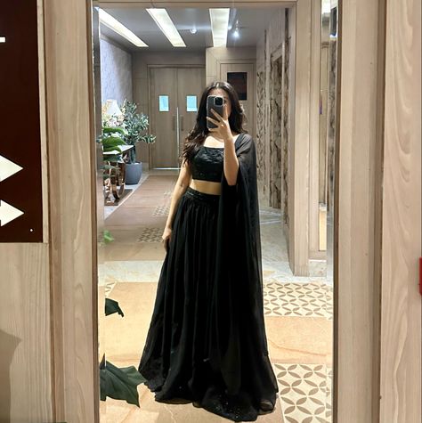 Poses With Lengha, Lehenga Mirror Selfie, Lehenga Designs Simple, Lehnga Dress, Anarkali Dress Pattern, Frock Fashion, Desi Fashion Casual, Casual Indian Fashion, Girl Crush Fashion