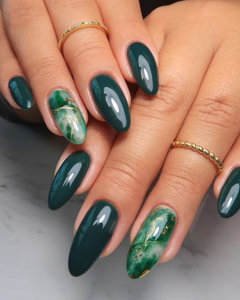 Green Nails With Jewels, Green Marble Nails Acrylic, Emerald Marble Nails, Emerald Green Marble Nails, Green Nails Marble, Marble Green Nails, Green Marble Nail Designs, Green Marble Nails, Nail Art French