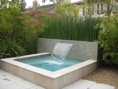 Kleiner Pool Design, Hot Tub Designs, In Ground Spa, Small Pool Design, Small Pools, Spa Design, Small Pool, Plunge Pool, Small Backyard Pools