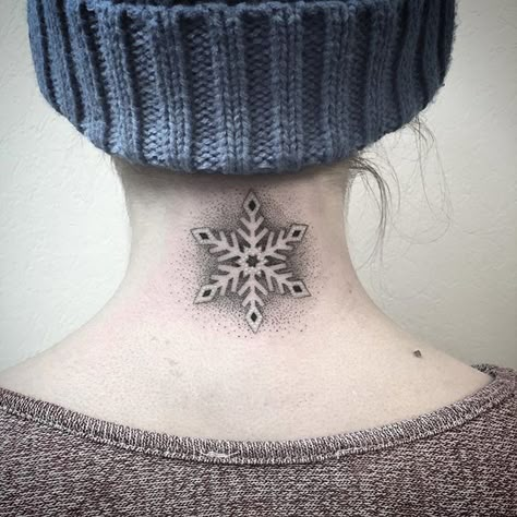 Awesome snowflake tattoo by Fanny #nape #snowflake #dotwork Snowboarding Tattoo, Snowflake Tattoo, Winter Tattoo, Snow Tattoo, Nape Tattoo, Mangas Tattoo, Negative Space Tattoo, Tato Minimal, Snow Flake Tattoo