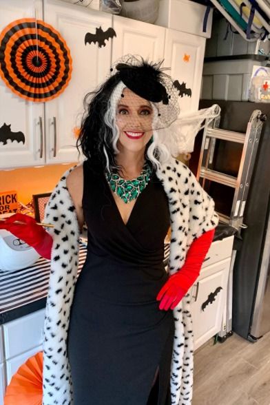 Cruella Deville Makeup, Cocktail Long Dress, Karneval Diy, Cruella Deville Costume, World Book Day Ideas, Cruella Costume, Pregnancy Costumes, Carnaval Costume, 101 Dalmations