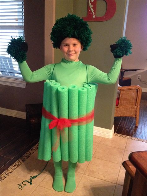 Broccoli costume for my son!!! Broccoli Costume Diy, Vegetable Dress For Kids, Vegetable Fancy Dress For Kids, Vegetable Costumes Diy, Lettuce Costume, Broccoli Costume, Nutrition Month Costume, Spirit Costumes, Inexpensive Halloween Costumes