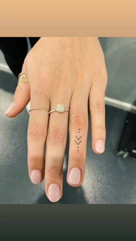 Arrow Finger Tattoos For Women, Finger Dot Tattoo Meaning, Arrow Finger Tattoo, Finger Dot Tattoo, Mini Finger Tattoos, Arrow Tattoo Finger, Stippling Tattoo, Cowgirl Tattoos, Cute Simple Tattoos