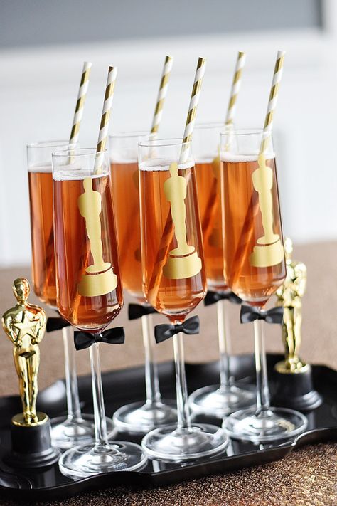 Oscars Birthday Party Theme, Hollywood Inspired Party, Oscar’s Party, Oscar Award Aesthetic, Oscar Themed Party Decoration, Award Show Party, Oscar Statue, Ucf Graduation, Oscars Theme Party