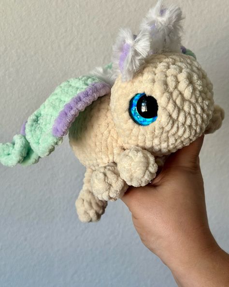 I am ✨OBSESSED ✨ the pattern is perfection, the colors are perfection. Katie did the dang this with pattern! Make sure to head over to her Etsy so you can grab yourself your own moth pattern! 🫶🏼🥰💜��🤌🏼 Pattern: @zerogravity_crochet #crochet #crochetmoth #crochetlunamoth #lunamoth #lunamothplush #lunamothplushie #crochetplushie #amigurumi #lunamothamigurumi #lunamothpattern #crochetlunamoth Crochet Luna Moth Pattern, Crochet Moth Plush, Moth Pattern, Luna Moth, Crochet Amigurumi, Make Sure, Moth, Crochet Projects, Amigurumi