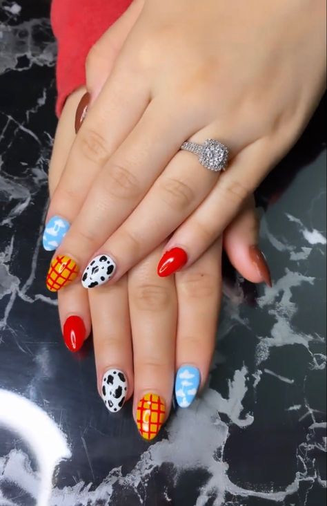 Woody Toy Story Makeup, Simple Toy Story Nails, Toy Story Nails Short, Forky Nails, Toy Story Nail Designs, Disney Pixar Nails, Toy Story Nails Acrylic, Disney Character Nails, Pixar Nails