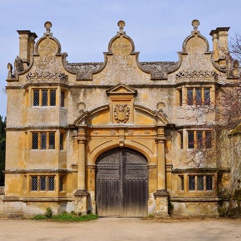 Inigo Jones Architecture, Elizabethan Architecture, College Gothic, Montacute House, Jacobean Architecture, Jacobean House, Jacobean Style, Miniature Design, House Farm