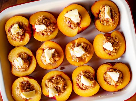 Quick Summer Desserts, Amaretto Recipe, Baked Peaches, North Of Italy, Almond Macaroons, Peach Wine, Amaretti Cookies, Baked Peach, Peach Desserts