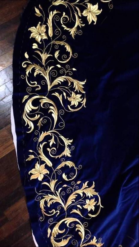 Gold Work Embroidery, Tambour Embroidery, Couture Embroidery, Embroidery Neck Designs, Embroidery Motifs, Handwork Embroidery Design, Embroidery Designs Fashion, 자수 디자인, Gold Work