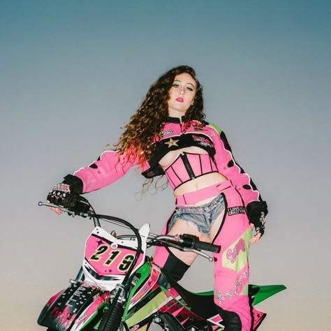 ･ﾟ: *✧ Chappell Roan ✧*:･ﾟ on Instagram: "Thank you to my sweet father who let me bedazzle his dirt bike. 💖 Femininomenon has been so fun to create. I’m so grateful for my friends who once again helped me pull it off. Who flew all the way to Missouri to shoot in my parents’ backyard. @ryanleeclemens always does so amazing shooting my covers and helping me come up with concepts. @menswearmisha helps me rhinestone the frick out of everything. @juluther so kindly modified the dirt bike gear to Chappell Roan Fashion, Chapelle Roan Concert Outfits, Chapelle Roan Outfit, Chapel Roan, Chapelle Roan, Chapell Roan, Custom Corset, Chappel Roan, Dirt Bike Gear