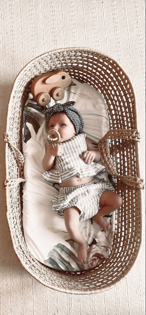 Moses basket newborn photo natural bassinet Basket Bassinet, Moses Basket Bassinet, Wicker Bassinet, Moses Basket Stand, Baby Carrier Newborn, Baby Moses, Happy Pregnancy, Baby Moses Basket, Baby Mine