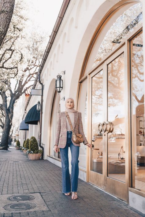 70’s Chic – With Love, Leena. Blazer Outfits Hijab, With Love Leena, Love Leena, Ootd Hijab Simple, Rok Outfit, Hijab Simple, Look Office, Street Hijab Fashion, Modern Hijab Fashion