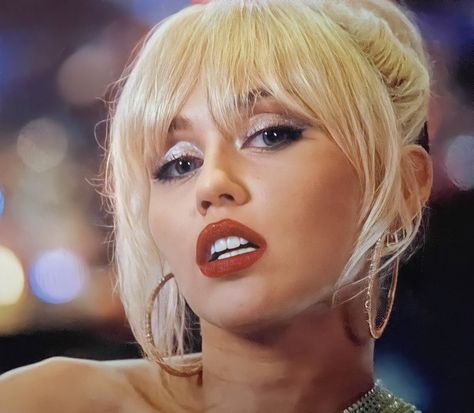 Aesthetic Models, Miley Cyrus Hair, Disco Makeup, Miley Cyrus Fan, Miley Cyrus Photoshoot, Miley Cyrus Style, Fine People, Jennifer Beals, Face Art Makeup