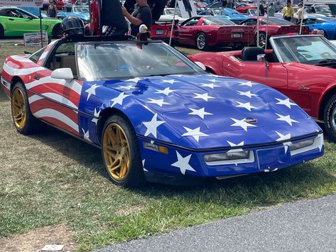 Nice wrap job on this Chevy Chevrolet Corvette C4, C4 Corvette, Corvette C4, Car Paint Jobs, Go Usa, Classic Corvette, Car Painting, Red And White Stripes, Drag Race